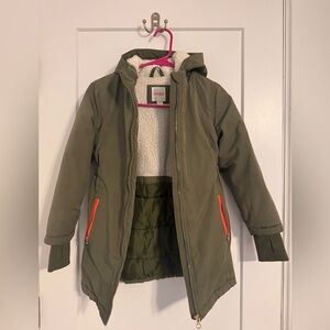 Girls winter coat size 6/6x. Army green. Warm. Like new